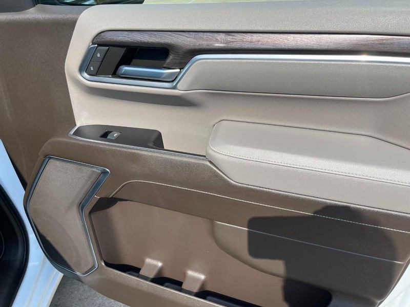 Chevrolet Silverado 1500 Vehicle Full-screen Gallery Image 21
