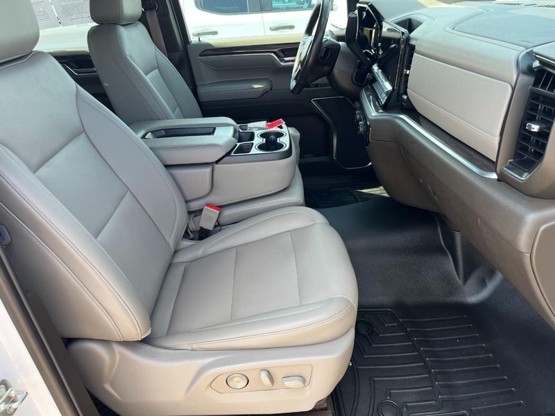 Chevrolet Silverado 1500 Vehicle Full-screen Gallery Image 22