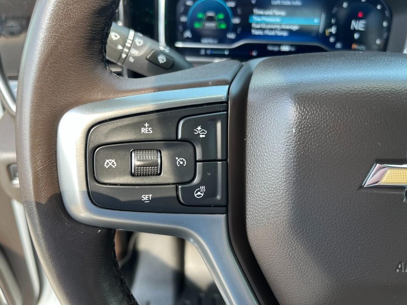 Chevrolet Silverado 1500 Vehicle Full-screen Gallery Image 24