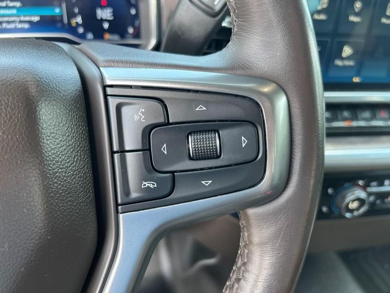Chevrolet Silverado 1500 Vehicle Full-screen Gallery Image 25
