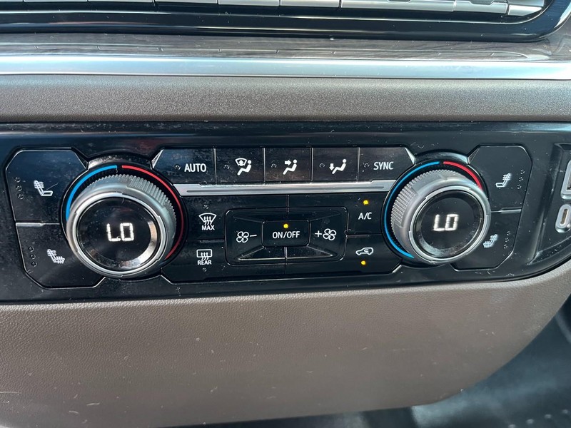 Chevrolet Silverado 1500 Vehicle Full-screen Gallery Image 26