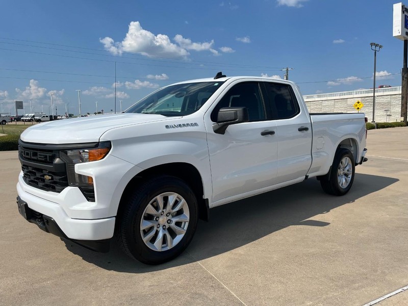 Chevrolet Silverado 1500 Vehicle Full-screen Gallery Image 2