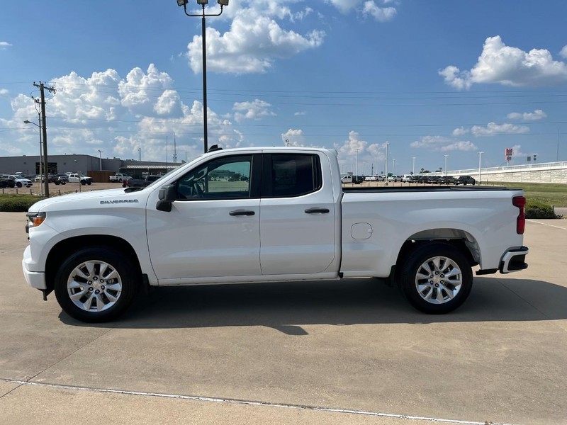Chevrolet Silverado 1500 Vehicle Full-screen Gallery Image 3