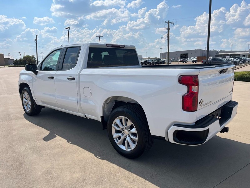 Chevrolet Silverado 1500 Vehicle Full-screen Gallery Image 4