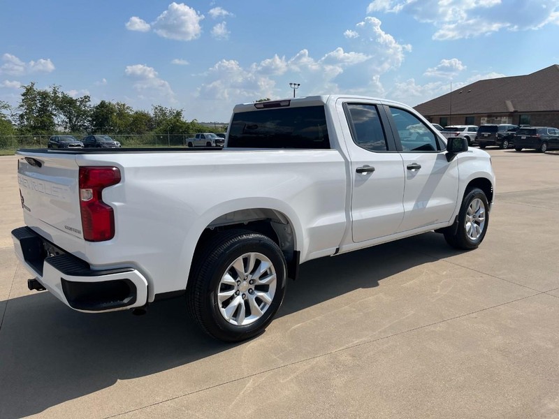 Chevrolet Silverado 1500 Vehicle Full-screen Gallery Image 6