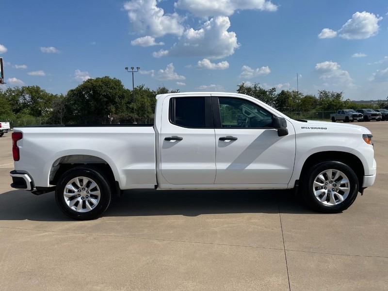 Chevrolet Silverado 1500 Vehicle Full-screen Gallery Image 7