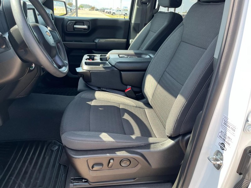 Chevrolet Silverado 1500 Vehicle Full-screen Gallery Image 12