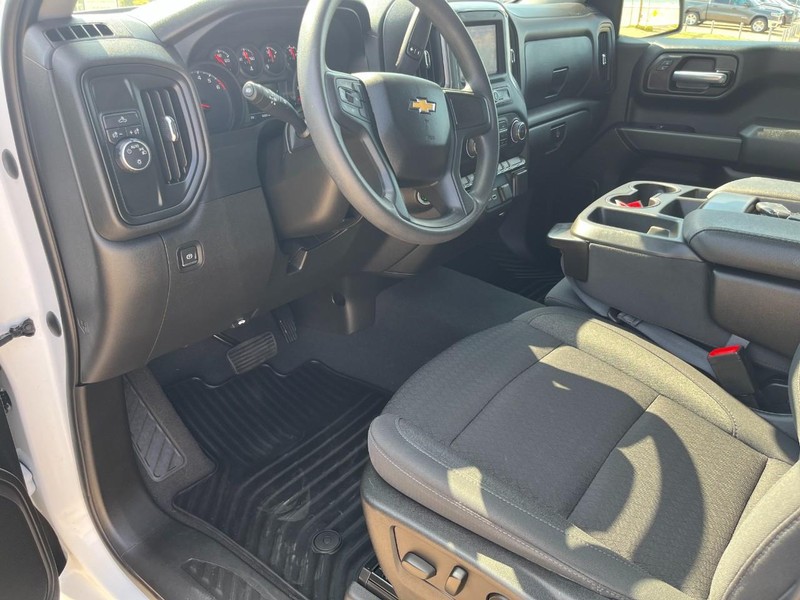 Chevrolet Silverado 1500 Vehicle Full-screen Gallery Image 13