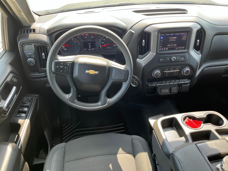 Chevrolet Silverado 1500 Vehicle Full-screen Gallery Image 17