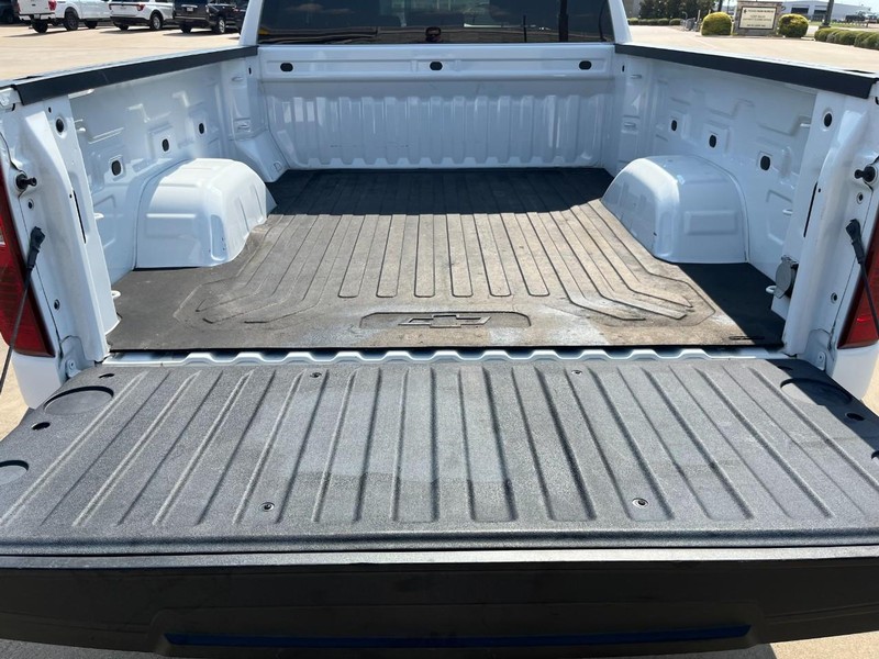 Chevrolet Silverado 1500 Vehicle Full-screen Gallery Image 18