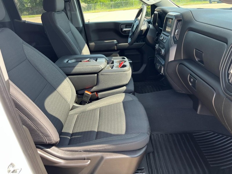 Chevrolet Silverado 1500 Vehicle Full-screen Gallery Image 21