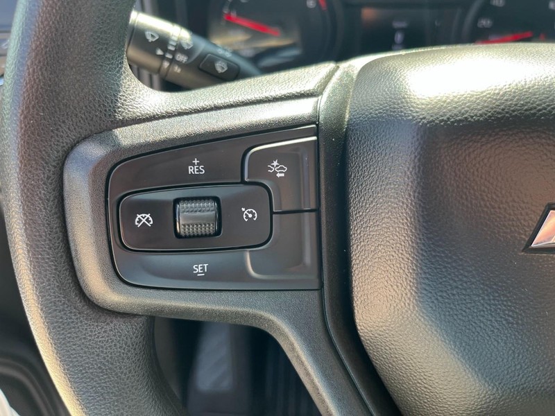 Chevrolet Silverado 1500 Vehicle Full-screen Gallery Image 23