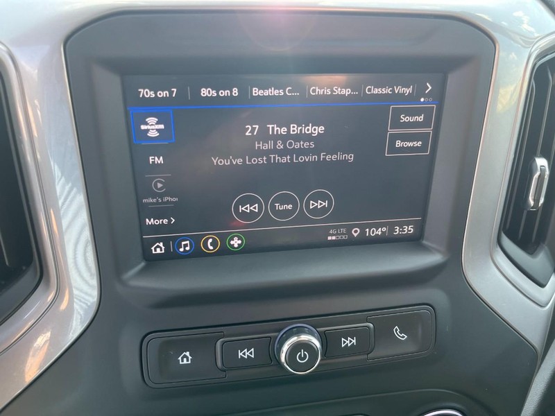 Chevrolet Silverado 1500 Vehicle Full-screen Gallery Image 26