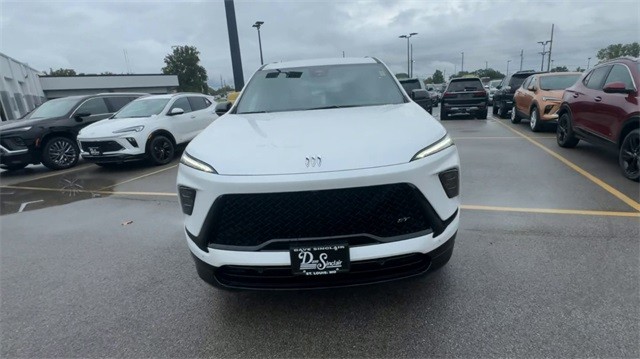 Buick Enclave Vehicle Full-screen Gallery Image 03