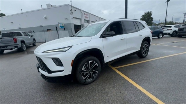 Buick Enclave Vehicle Full-screen Gallery Image 04