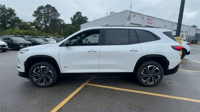 Buick Enclave Vehicle Full-screen Gallery Image 05