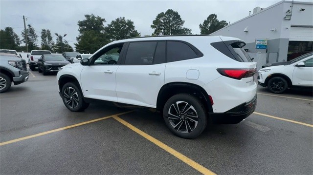 Buick Enclave Vehicle Full-screen Gallery Image 06