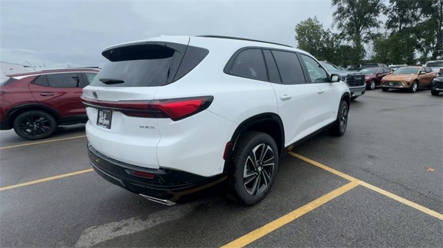 Buick Enclave Vehicle Full-screen Gallery Image 08