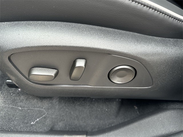 Buick Enclave Vehicle Full-screen Gallery Image 12