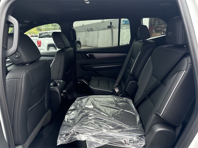 Buick Enclave Vehicle Full-screen Gallery Image 21