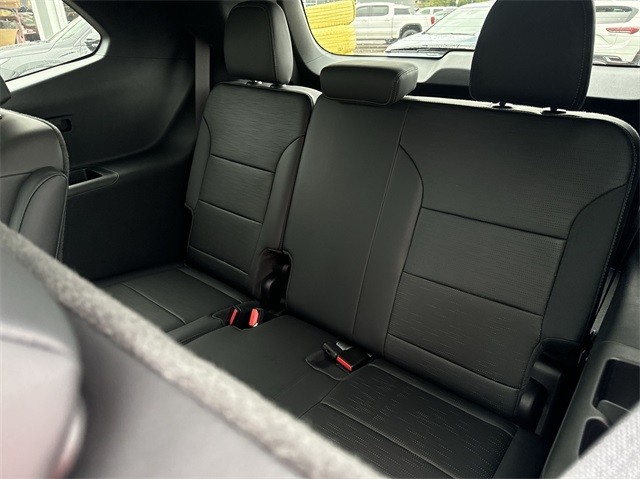 Buick Enclave Vehicle Full-screen Gallery Image 22