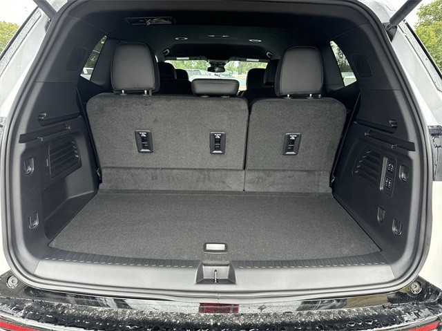 Buick Enclave Vehicle Full-screen Gallery Image 23