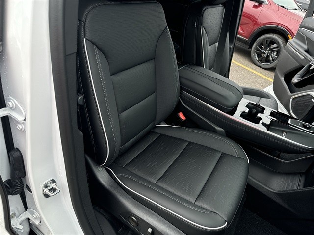 Buick Enclave Vehicle Full-screen Gallery Image 24