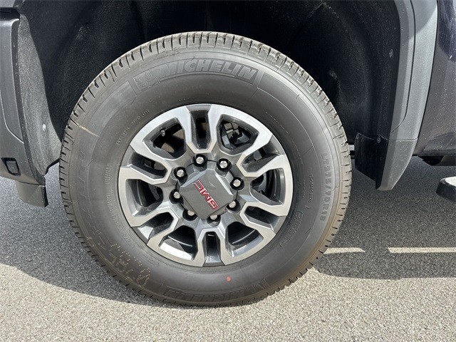 GMC Sierra 2500HD Vehicle Full-screen Gallery Image 10