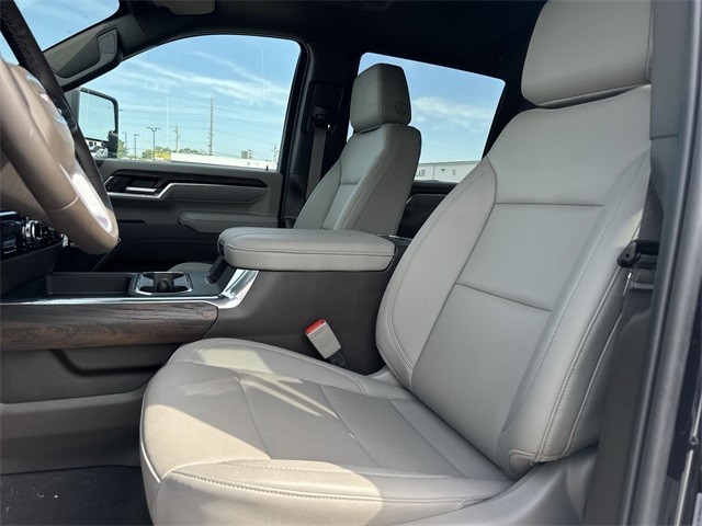 GMC Sierra 2500HD Vehicle Full-screen Gallery Image 11