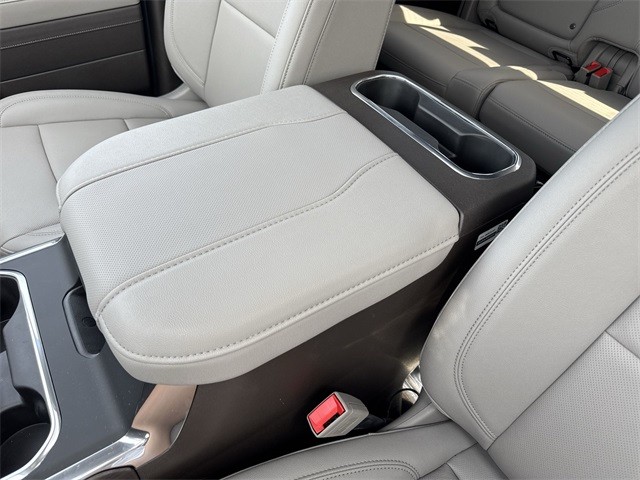 GMC Sierra 2500HD Vehicle Full-screen Gallery Image 21