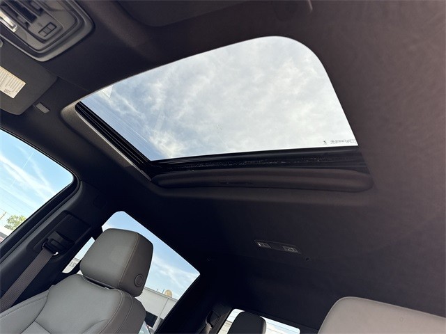 GMC Sierra 2500HD Vehicle Full-screen Gallery Image 22