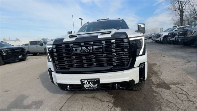 GMC Sierra 2500HD Vehicle Full-screen Gallery Image 03