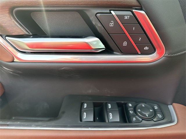 GMC Sierra 2500HD Vehicle Full-screen Gallery Image 13