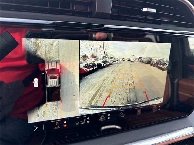 GMC Sierra 2500HD Vehicle Full-screen Gallery Image 17
