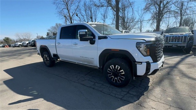 GMC Sierra 2500HD Vehicle Full-screen Gallery Image 02