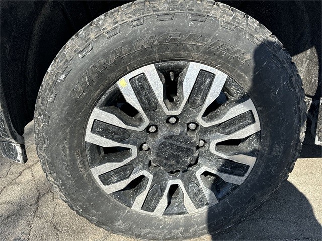 GMC Sierra 2500HD Vehicle Full-screen Gallery Image 10