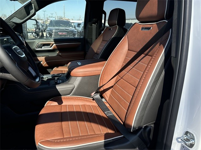 GMC Sierra 2500HD Vehicle Full-screen Gallery Image 11