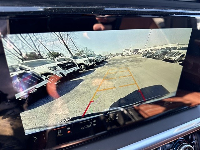 GMC Sierra 2500HD Vehicle Full-screen Gallery Image 17