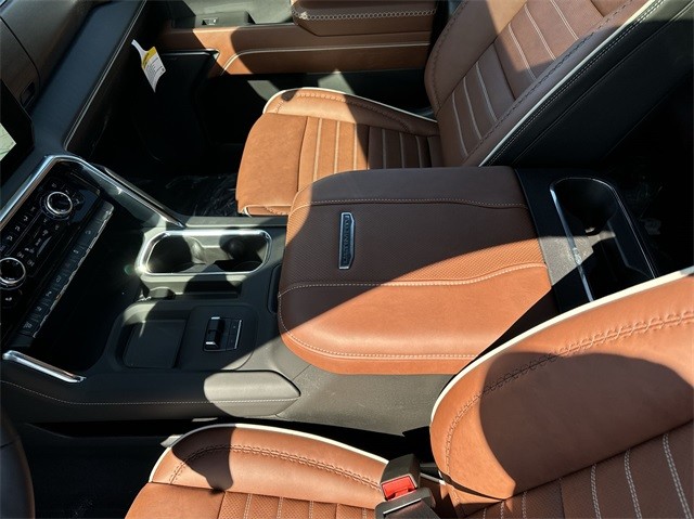 GMC Sierra 2500HD Vehicle Full-screen Gallery Image 21