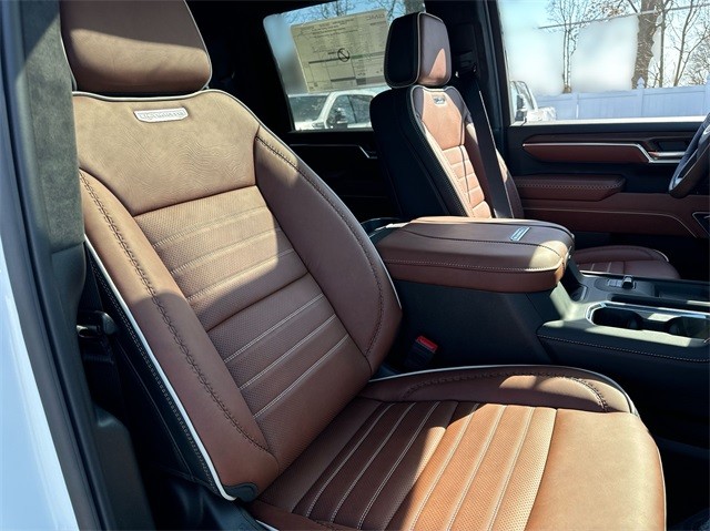 GMC Sierra 2500HD Vehicle Full-screen Gallery Image 25