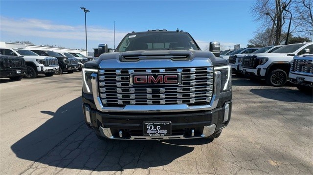 GMC Sierra 2500HD Vehicle Full-screen Gallery Image 03