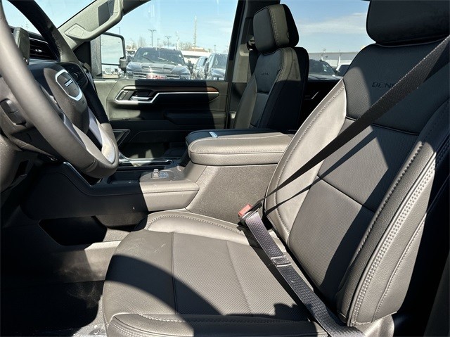 GMC Sierra 2500HD Vehicle Full-screen Gallery Image 11