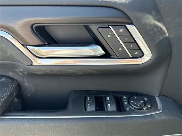 GMC Sierra 2500HD Vehicle Full-screen Gallery Image 13