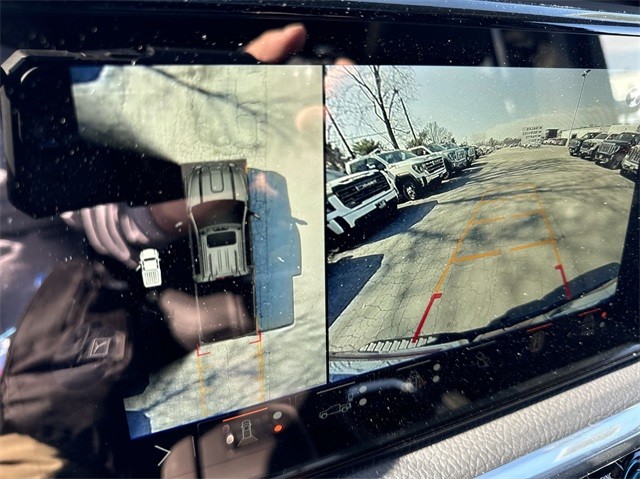 GMC Sierra 2500HD Vehicle Full-screen Gallery Image 17