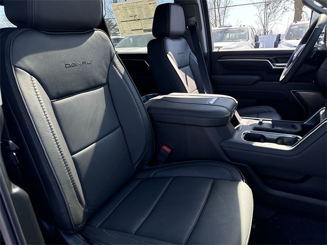 GMC Sierra 2500HD Vehicle Full-screen Gallery Image 25