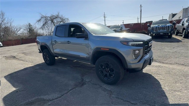 GMC Canyon Vehicle Full-screen Gallery Image 02