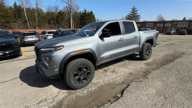 GMC Canyon Vehicle Full-screen Gallery Image 04