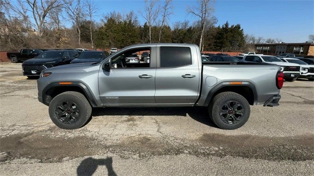 GMC Canyon Vehicle Full-screen Gallery Image 05