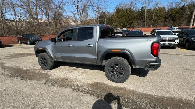 GMC Canyon Vehicle Full-screen Gallery Image 06