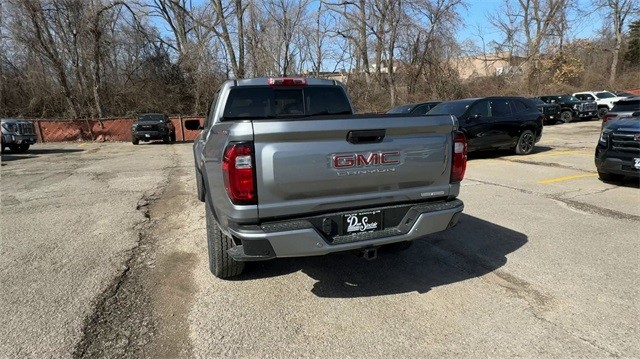 GMC Canyon Vehicle Full-screen Gallery Image 07